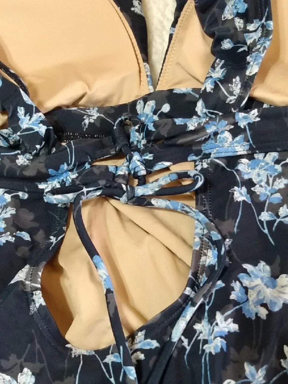 A Pea in the Pod Navy‎ One-Piece with Light Blue Floral Print - WMNS Large